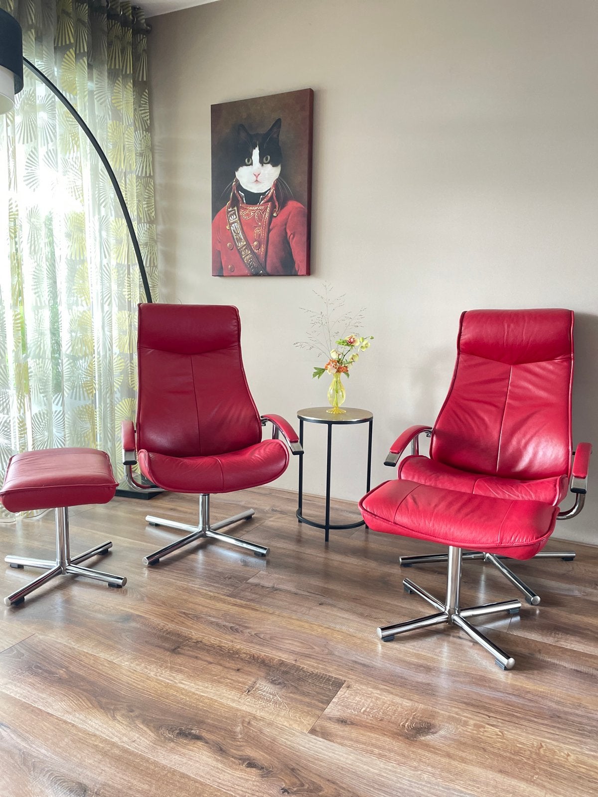 2 x leder relax fauteuils , op draaipoot met 2 stuks hookers, Ophalen, Minder dan 75 cm, Zo goed als nieuw, Modern