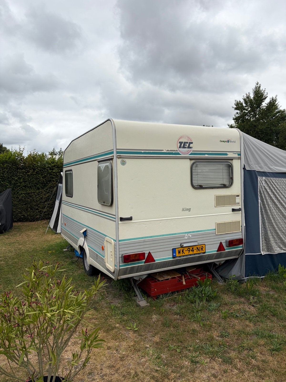 TEC King Caravan met voortent, Caravans en Kamperen, Caravans, Standaardzit, T.E.C., Omvormbare zithoek, 750 - 1000 kg
