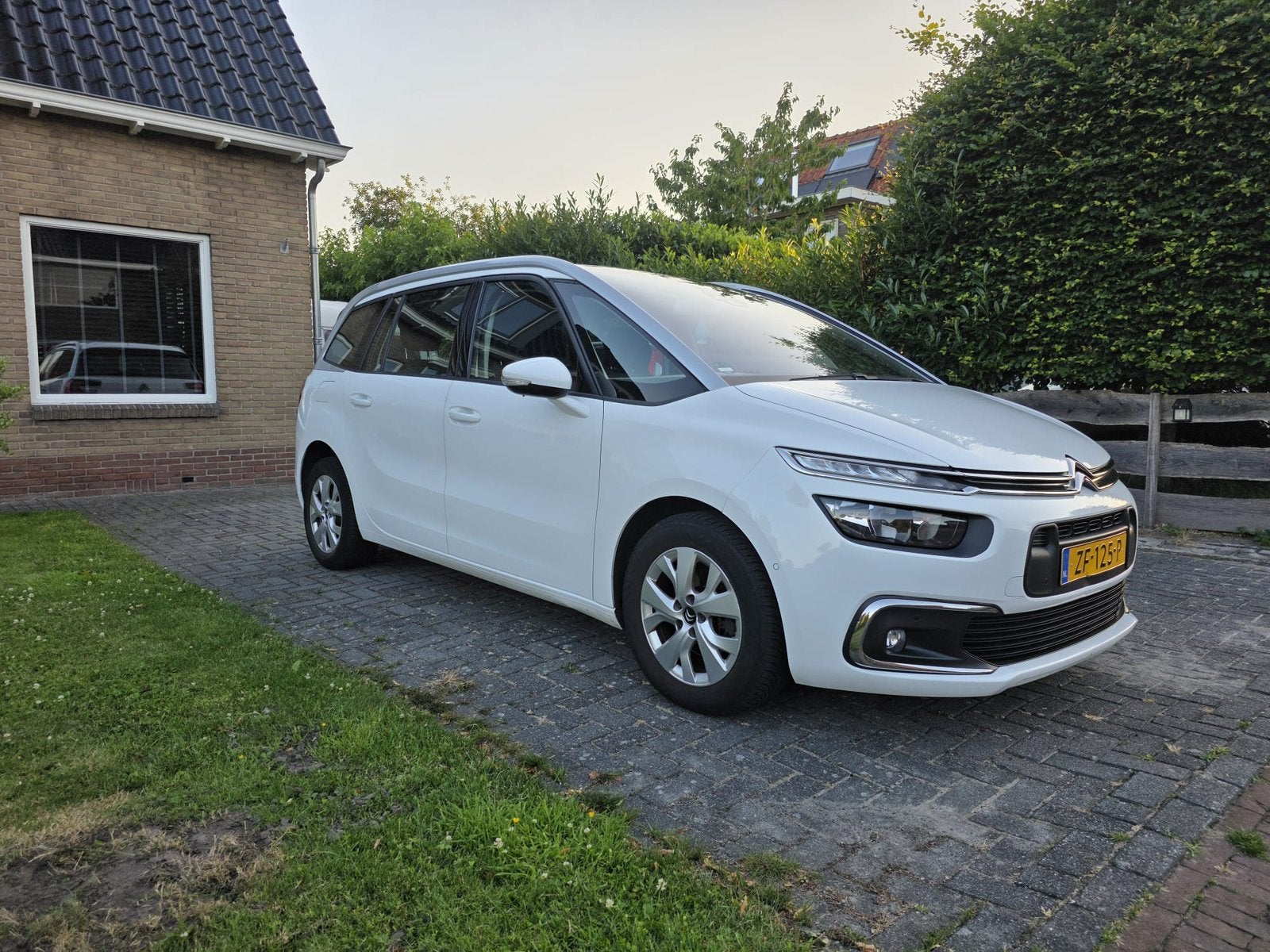Citroën C4 1.2 Puretech 130pk S&S 2019 Wit, Auto's, Citroën, Voorwielaandrijving, 1295 kg, 1199 cc, 7 stoelen