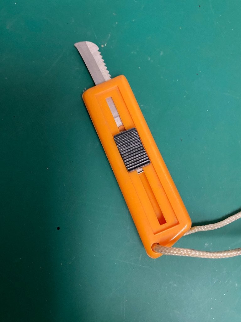 Compact oranje mesje met koord, Ophalen of Verzenden, Zo goed als nieuw, Overige typen
