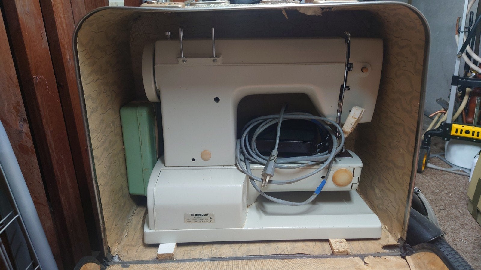 Vintage VENDOMATIC Naaimachine (Model 7248) in Koffer + Boek, Ophalen of Verzenden