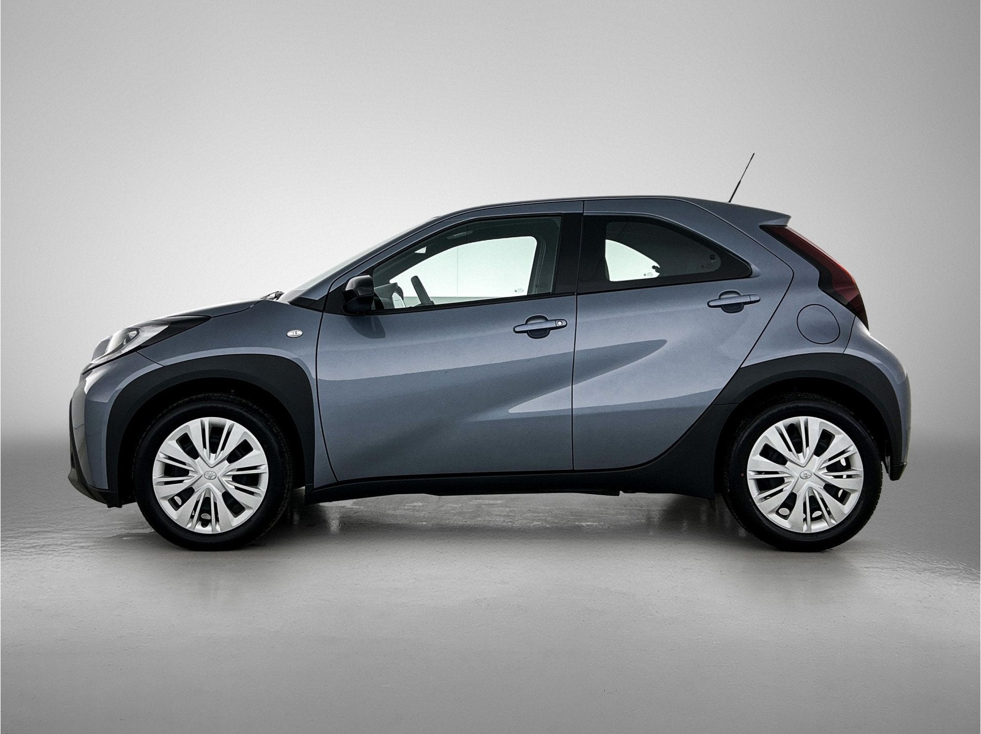 Toyota Aygo X 1.0 VVT-i MT Play | NL onderhouden | BTW |, Stof, Gebruikt, Euro 6, 920 kg