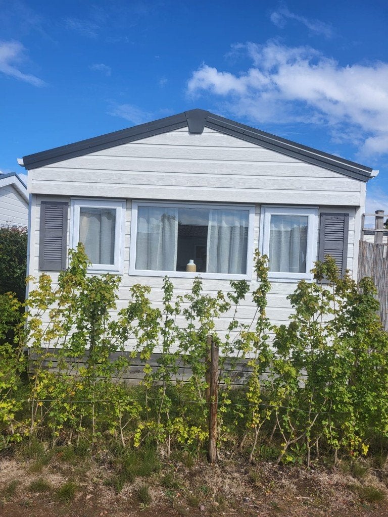 Sfeervol chalet (4 x 10 m) Camping Sine Cura Burgh Haamstede, Internet, Aan zee, Landelijk