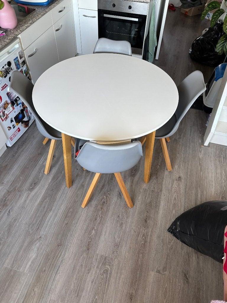 Ronde witte eettafel met vier stoelen, Huis en Inrichting, Tafels | Eettafels, Ophalen, Gebruikt, Rond, Vier personen