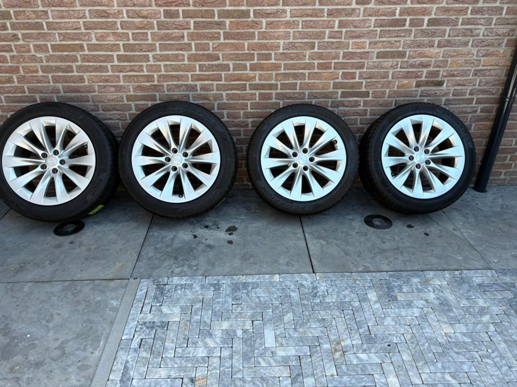Tesla Model X orginele 20 inch Slipstream velgen + banden, Ophalen, Gebruikt, 275 mm, Banden en Velgen