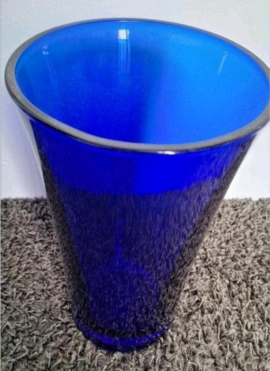 Een mooie blauwe vaas van dik glas, zware kwaliteit., Huis en Inrichting, Woonaccessoires | Vazen, Ophalen, Zo goed als nieuw