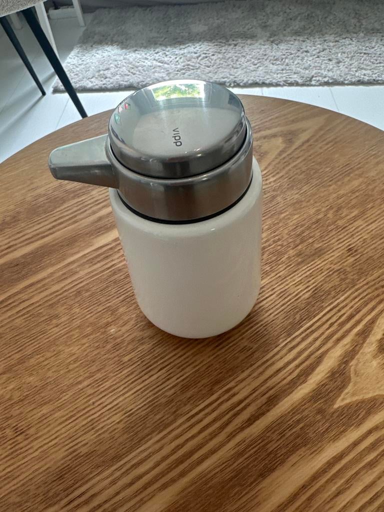 Vipp zeepdispenser met klein defect, Huis en Inrichting, Ophalen of Verzenden, Gebruikt, Wit, Overige typen