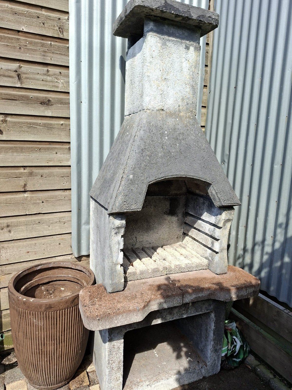 Betonnen  barbecue, Ophalen of Verzenden, Zo goed als nieuw, Vuurkorf