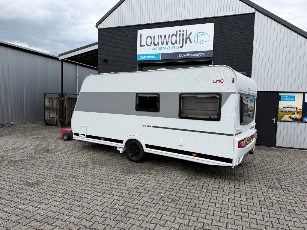 LMC Style 440 D ’24 (Full Option, Fransbed), Caravans en Kamperen, Caravans, Rondzit, Vast bed, Bedrijf, 6 tot 7 meter