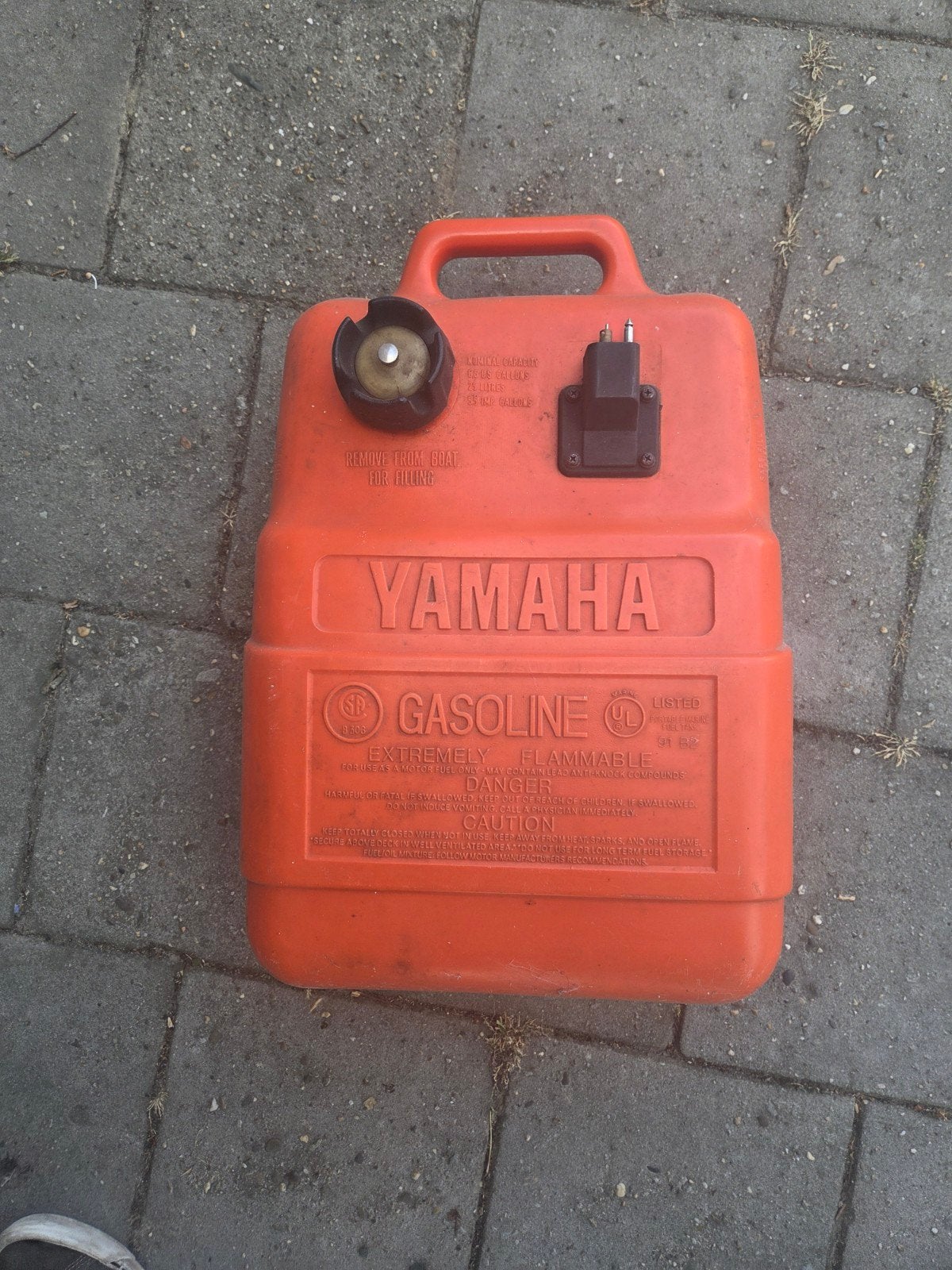 Yamaha buitenboordmotor brandstoftank 25L met adapter, Ophalen of Verzenden, Gebruikt, Motor en Techniek