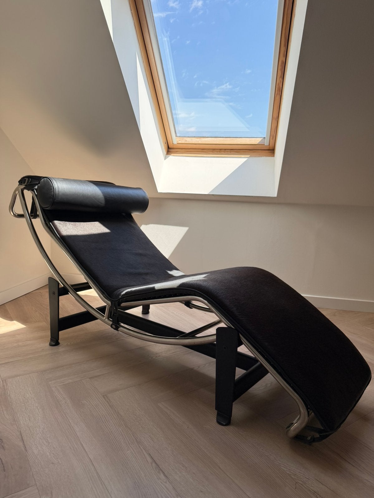 Replica Le Corbusier LC4 chaise longue – koeienleer, Ophalen, Zo goed als nieuw, Eenpersoons, Minder dan 150 cm