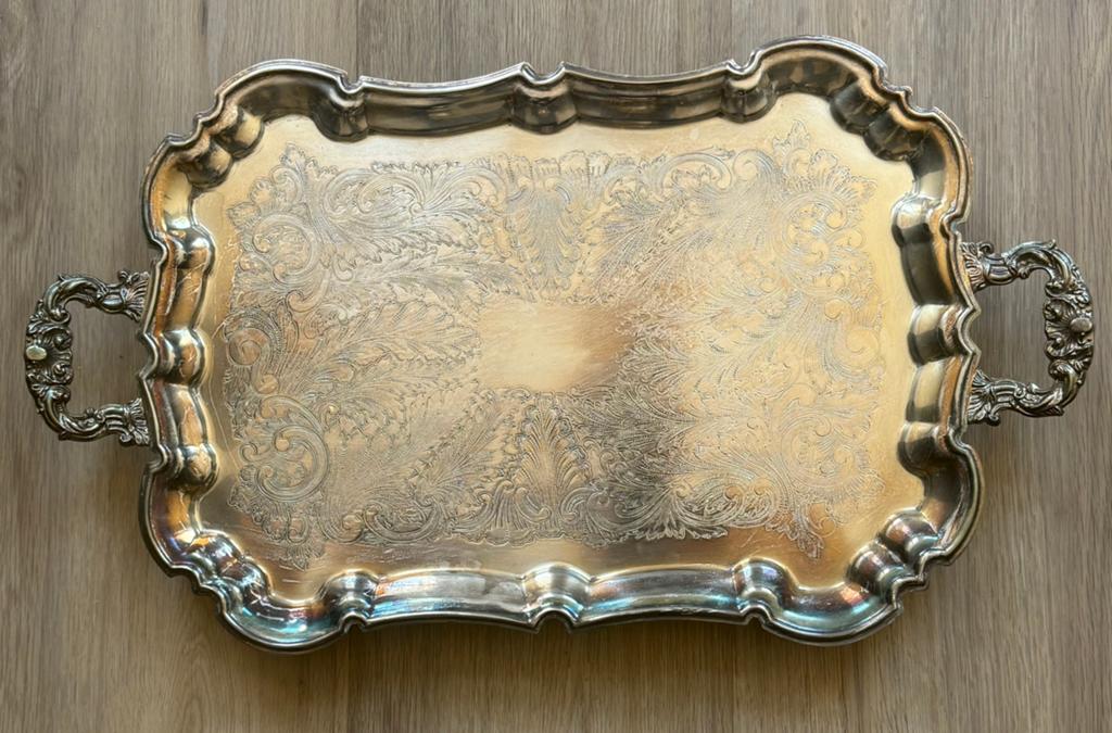 Antiek Verzilverd Dienblad met Sierlijke Gravures, Antiek en Kunst, Antiek | Goud en Zilver, Ophalen, Zilver