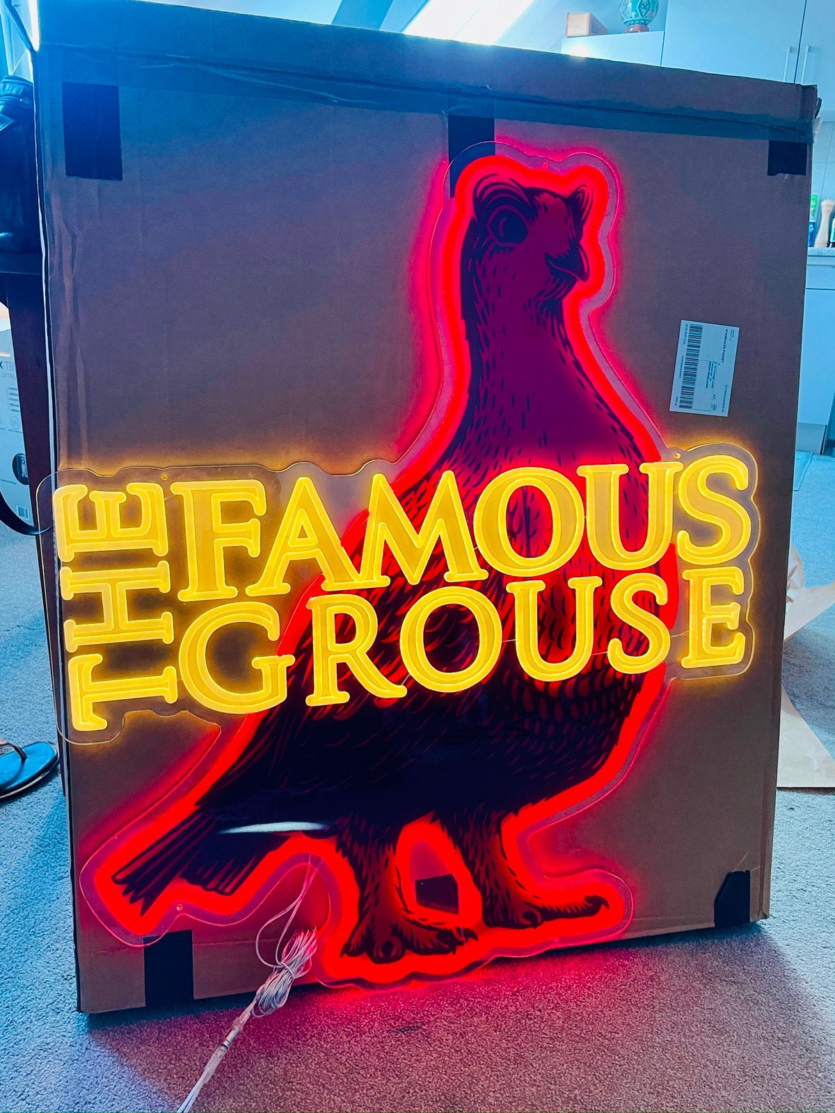 Led neon reclame sign famous grouse € 125,00, Verzamelen, Merken en Reclamevoorwerpen, Ophalen of Verzenden, Nieuw, Lichtbak of (neon) lamp