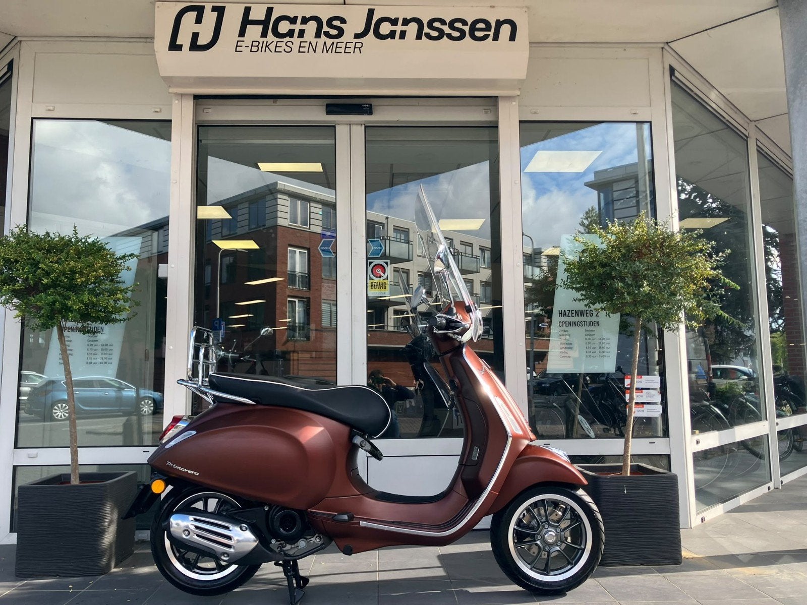 Vespa Primavera Zo Goed Als Nieuw - 300km - Blauw Kenteken, Fietsen en Brommers, Ophalen of Verzenden
