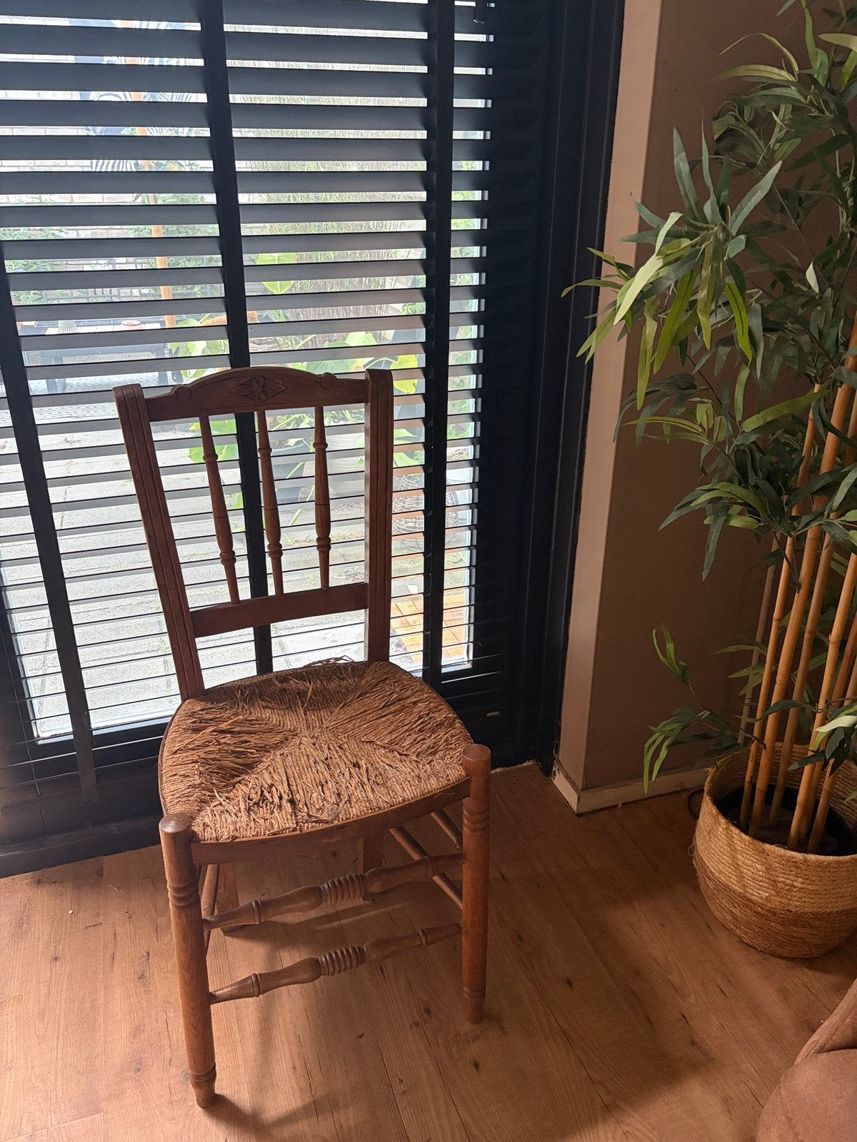 Antieke houten stoel, Ophalen