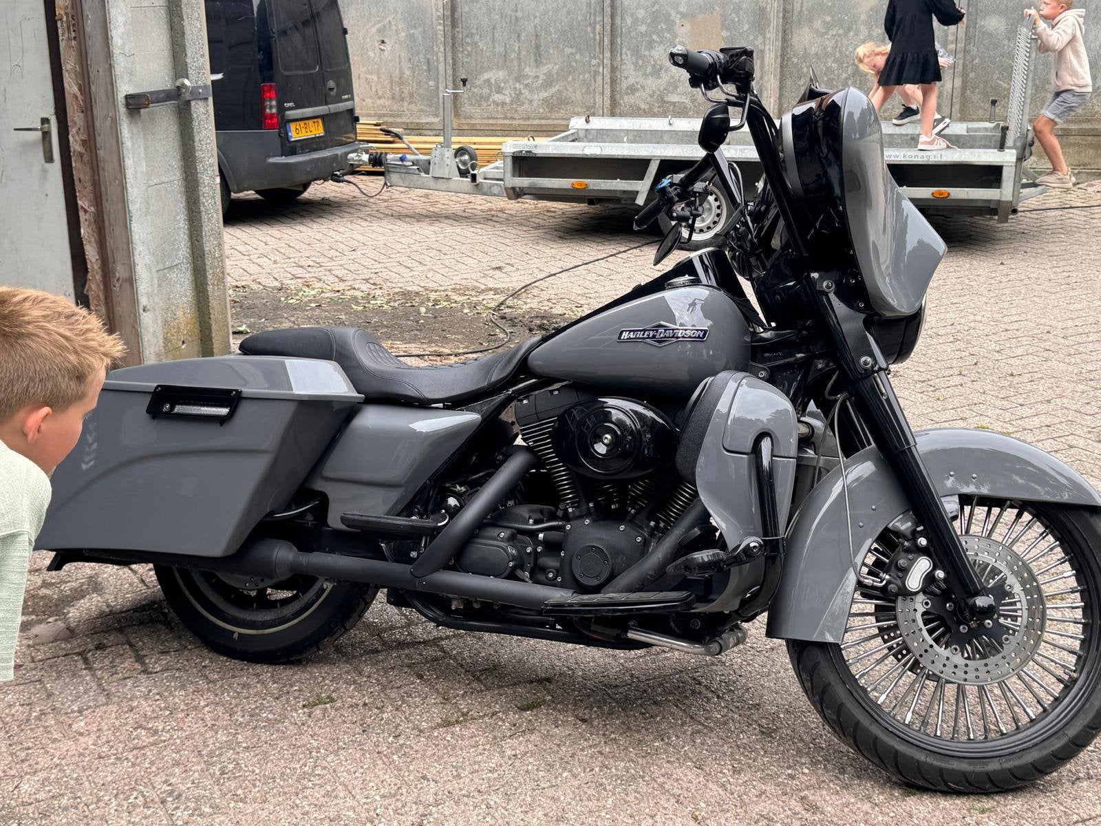 Harley davidson Roadking bagger.  (Streetglide look), Harley-Davidson Benelux Postbus 75 NL - 2280 AH, Rijswijk, 2 cilinders, Sportuitlaat