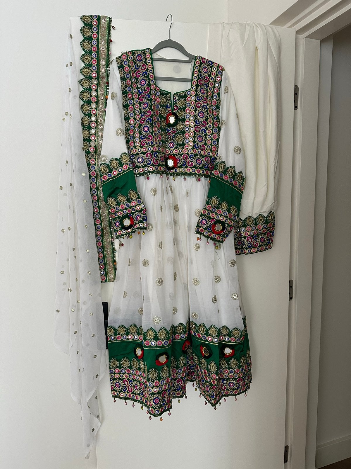 Prachtige Afghaanse jurk - Traditionele kleding, Wit, Gedragen, Onder de knie, Ophalen