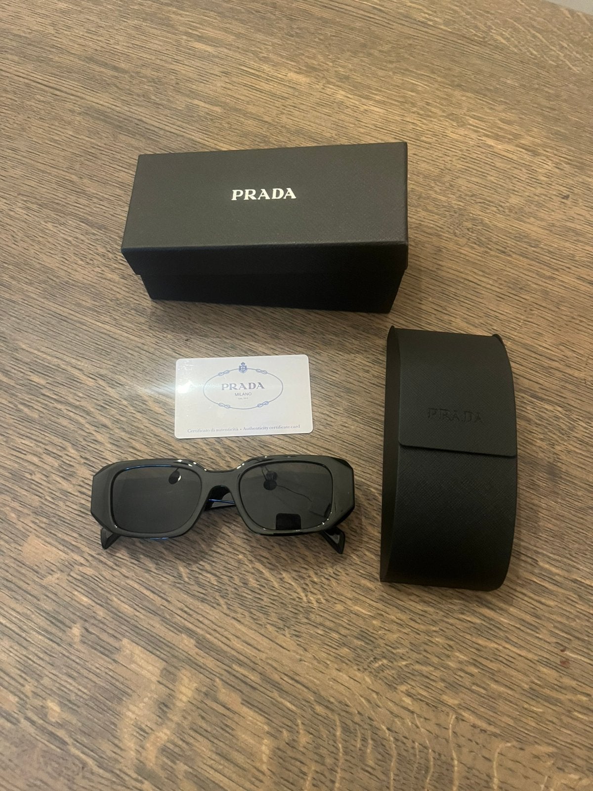 Prada zonnebril dames nieuw, Ophalen of Verzenden, Zo goed als nieuw, Zwart, Prada