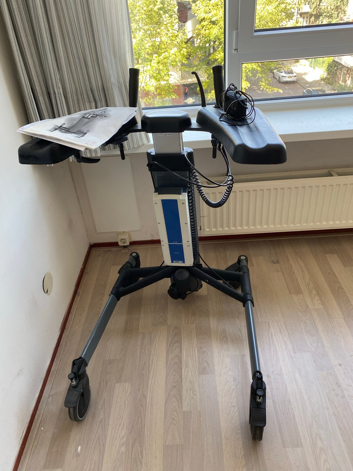 Elektrische loophulp/ loop trainer, Diversen, Ophalen, Zo goed als nieuw