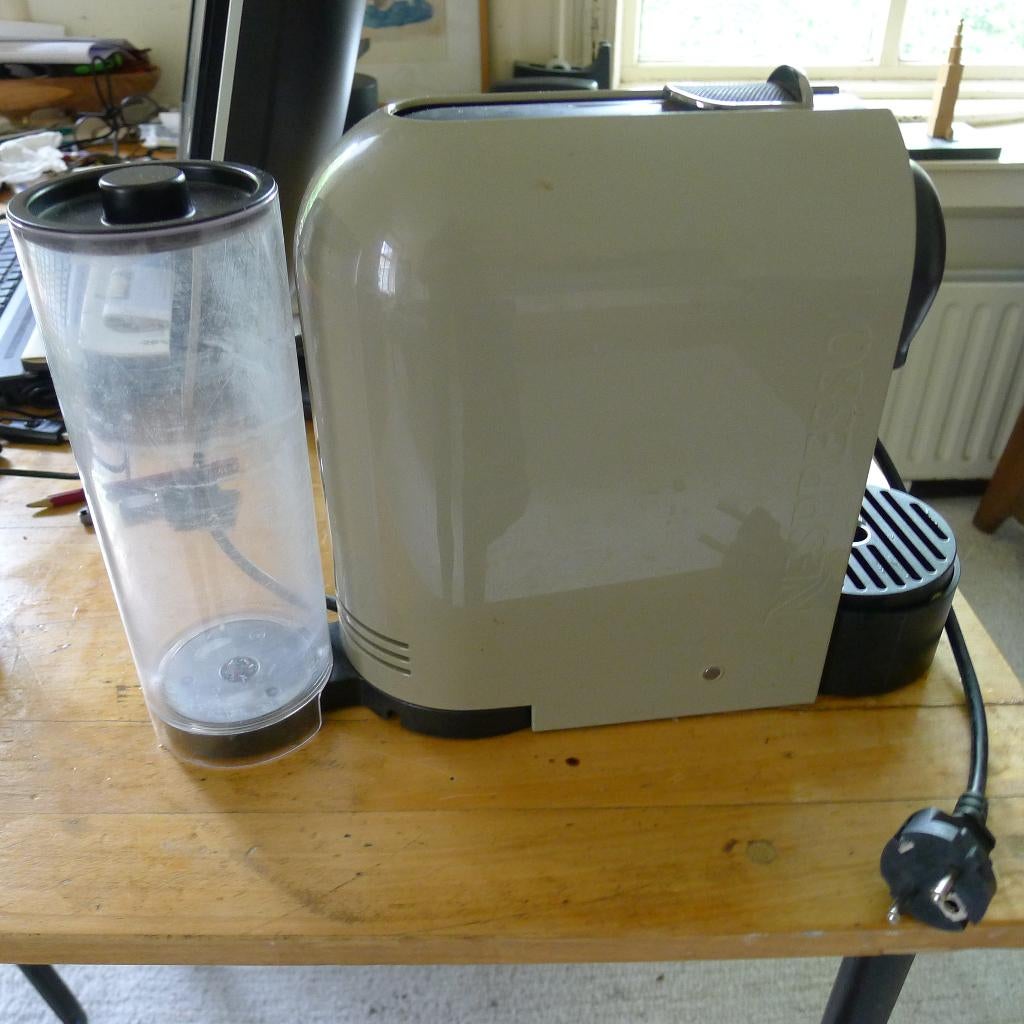 Krups nespresso voor de onderdelen, Afneembaar waterreservoir, Koffiepads en cups, Espresso apparaat, Ophalen of Verzenden