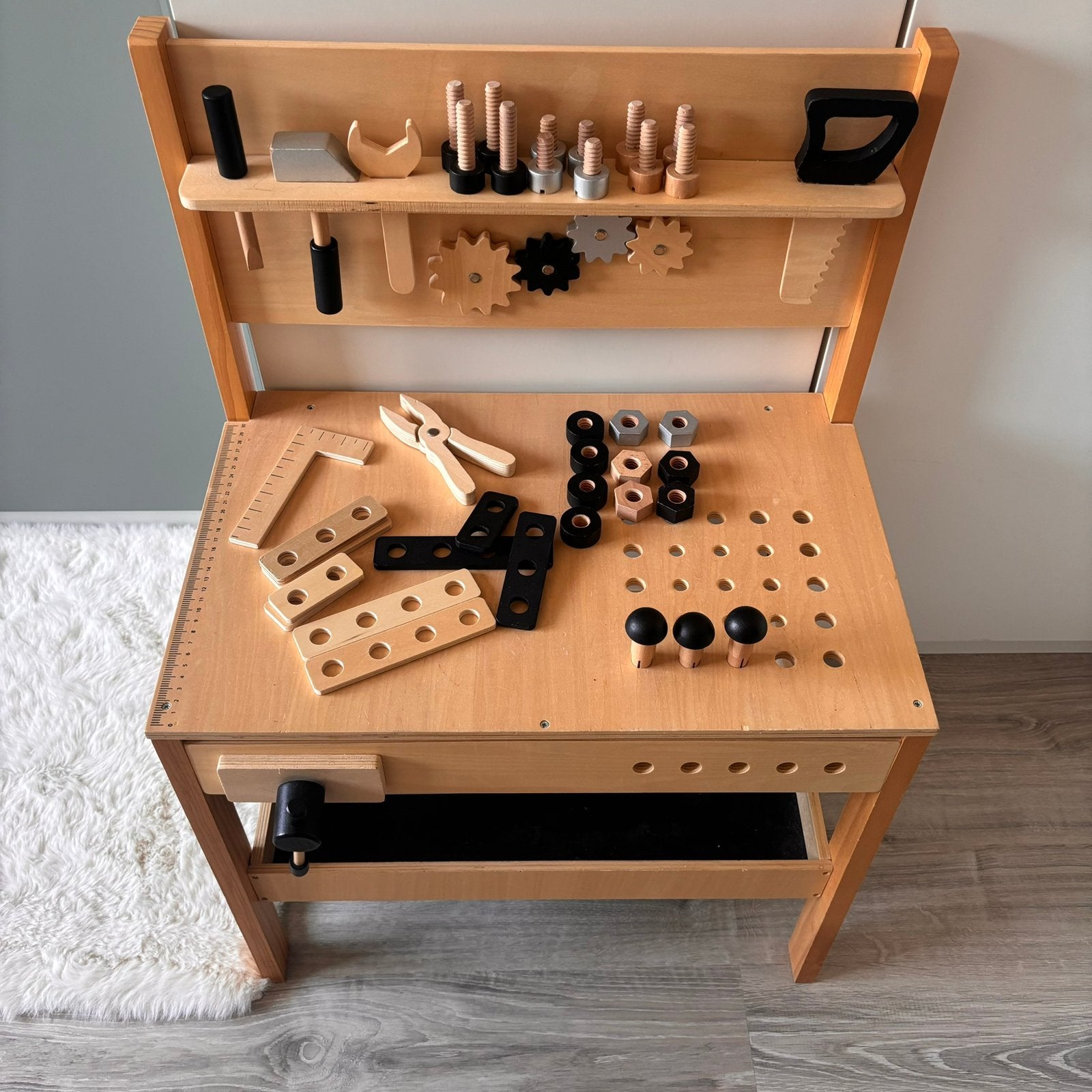 Petite Amélie werkbank + gereedschap, Kinderen en Baby's, Speelgoed | Houten speelgoed, Ophalen, Zo goed als nieuw