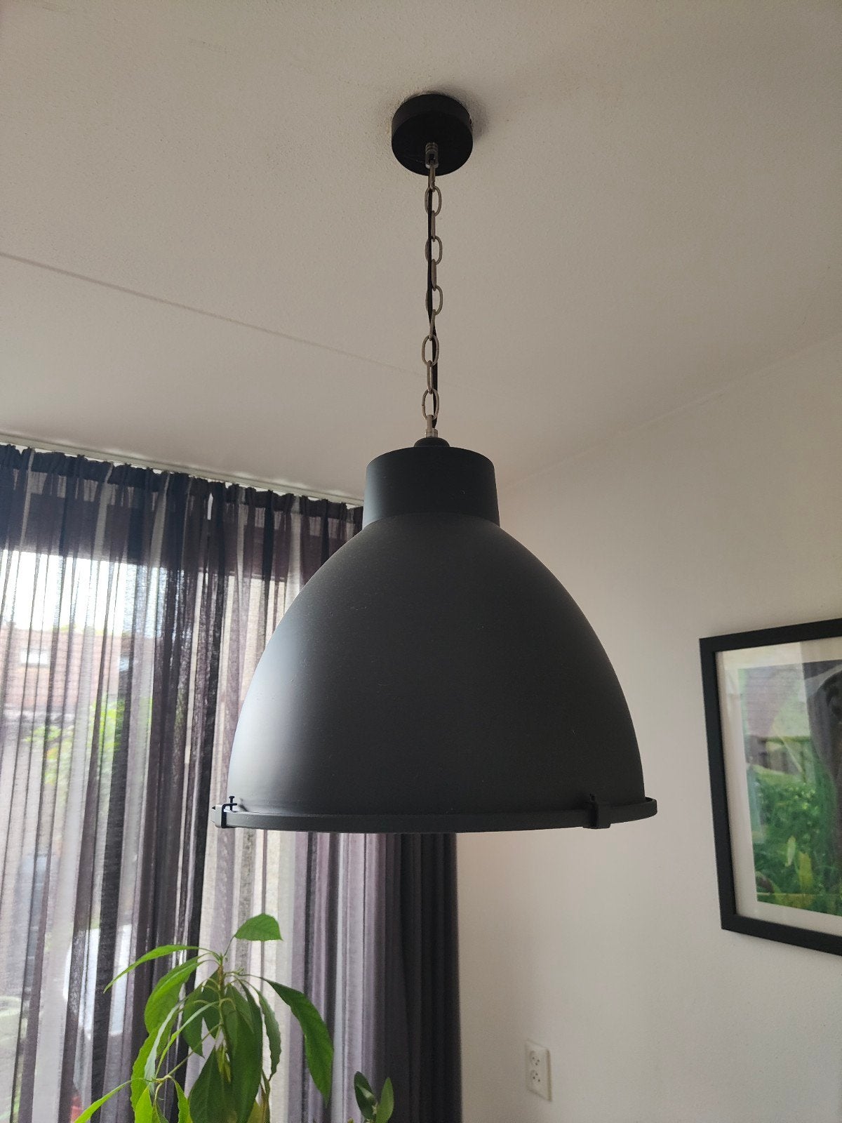 Zwarte industriële hanglamp met ketting, Huis en Inrichting, Lampen | Hanglampen, Ophalen, Gebruikt, E27 (groot), Metaal