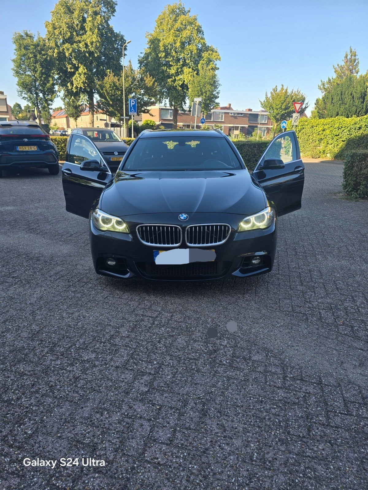 BMW 5-Serie 2.0 520I AUT 184 PK Sedan 2014 Zwart, 4 cilinders, 2000 kg, Zwart, Origineel Nederlands