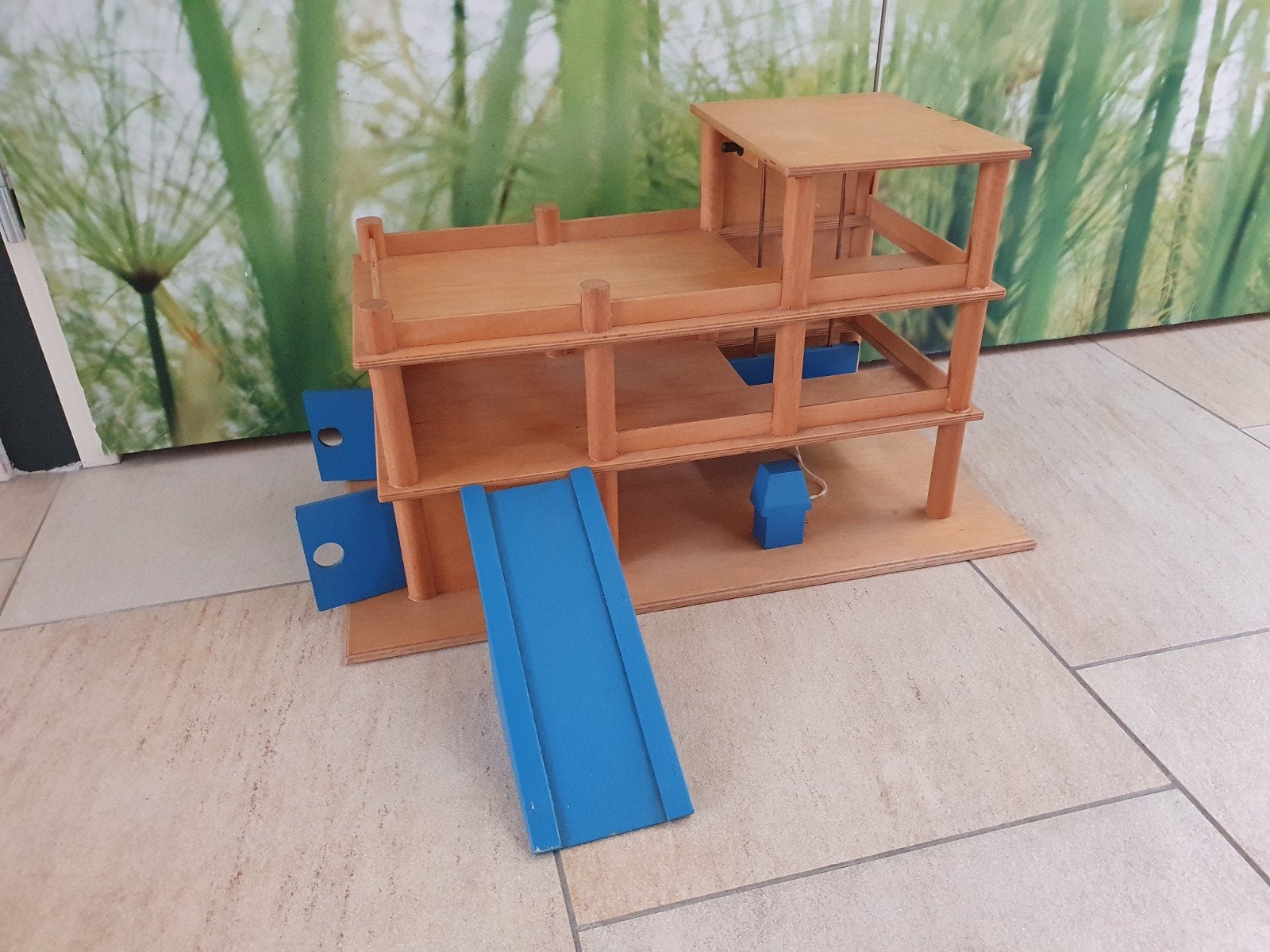 vintage speelgoed garage van hout met katrol, Ophalen, Gebruikt