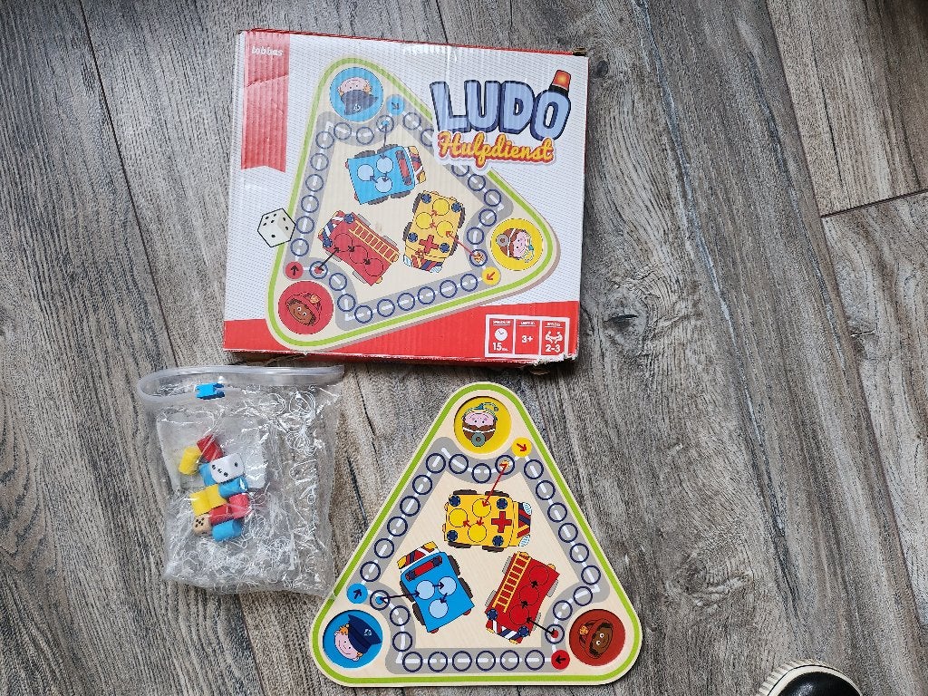 Mens erger je niet met hulpdienst wagens., Hobby en Vrije tijd, Gezelschapsspellen | Bordspellen, Ophalen of Verzenden, Zo goed als nieuw