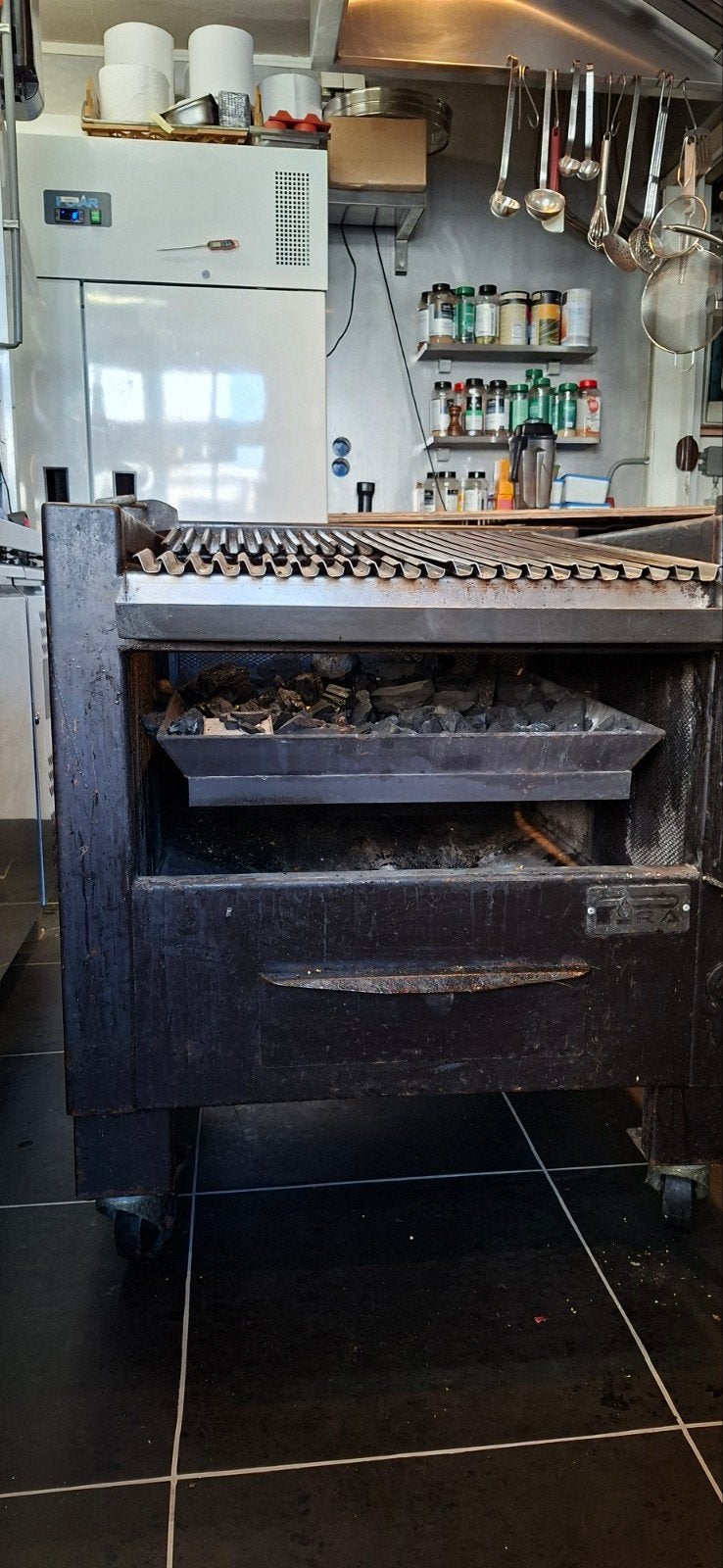 Professionele Horeca Houtskool Grill, Ophalen, Gebruikt, Fornuis, Frituur en Grillen