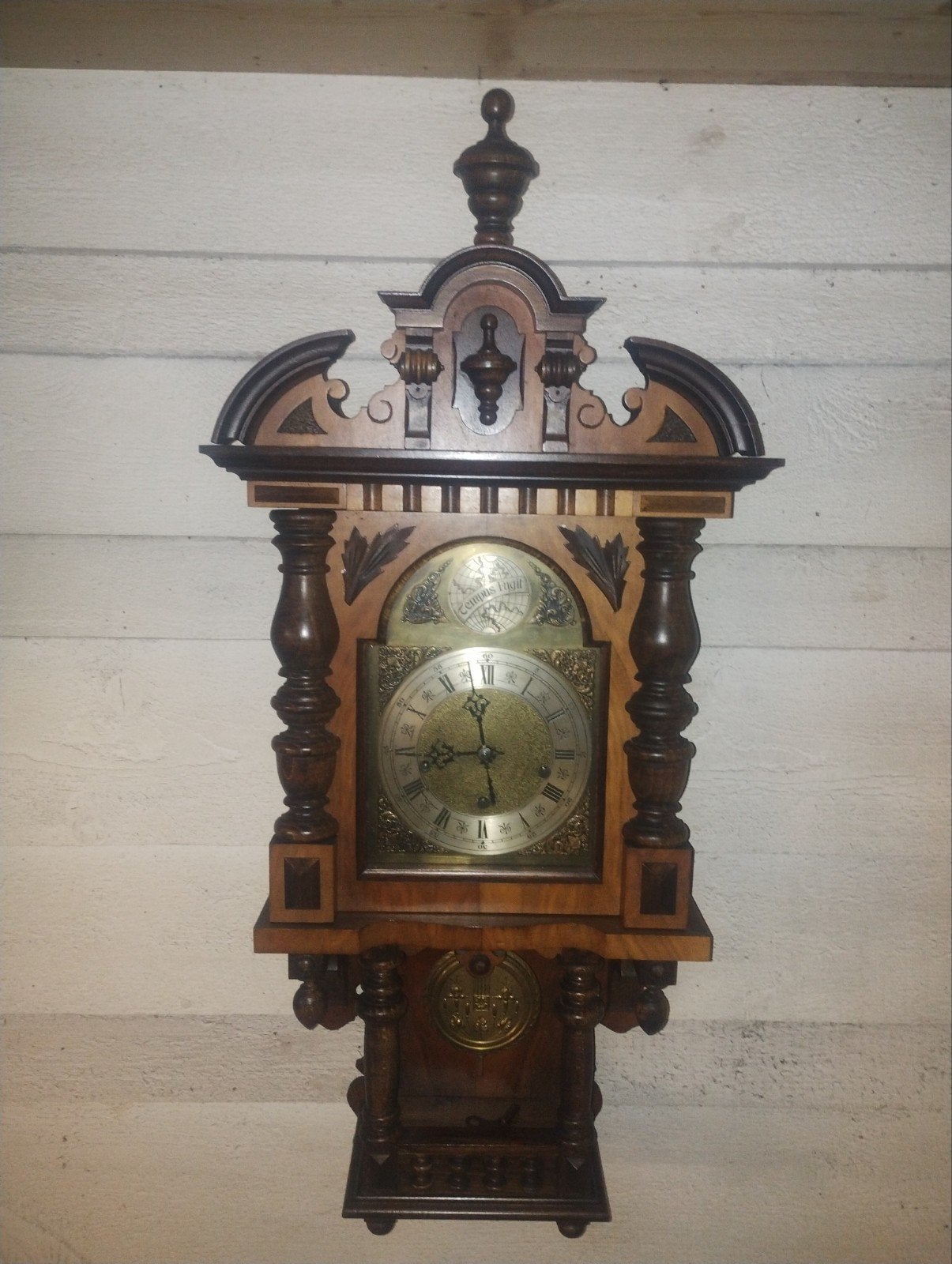 Antieke houten wandklok met 'Tempus Fugit' wijzerplaat, Antiek en Kunst, Antiek | Klokken, Ophalen