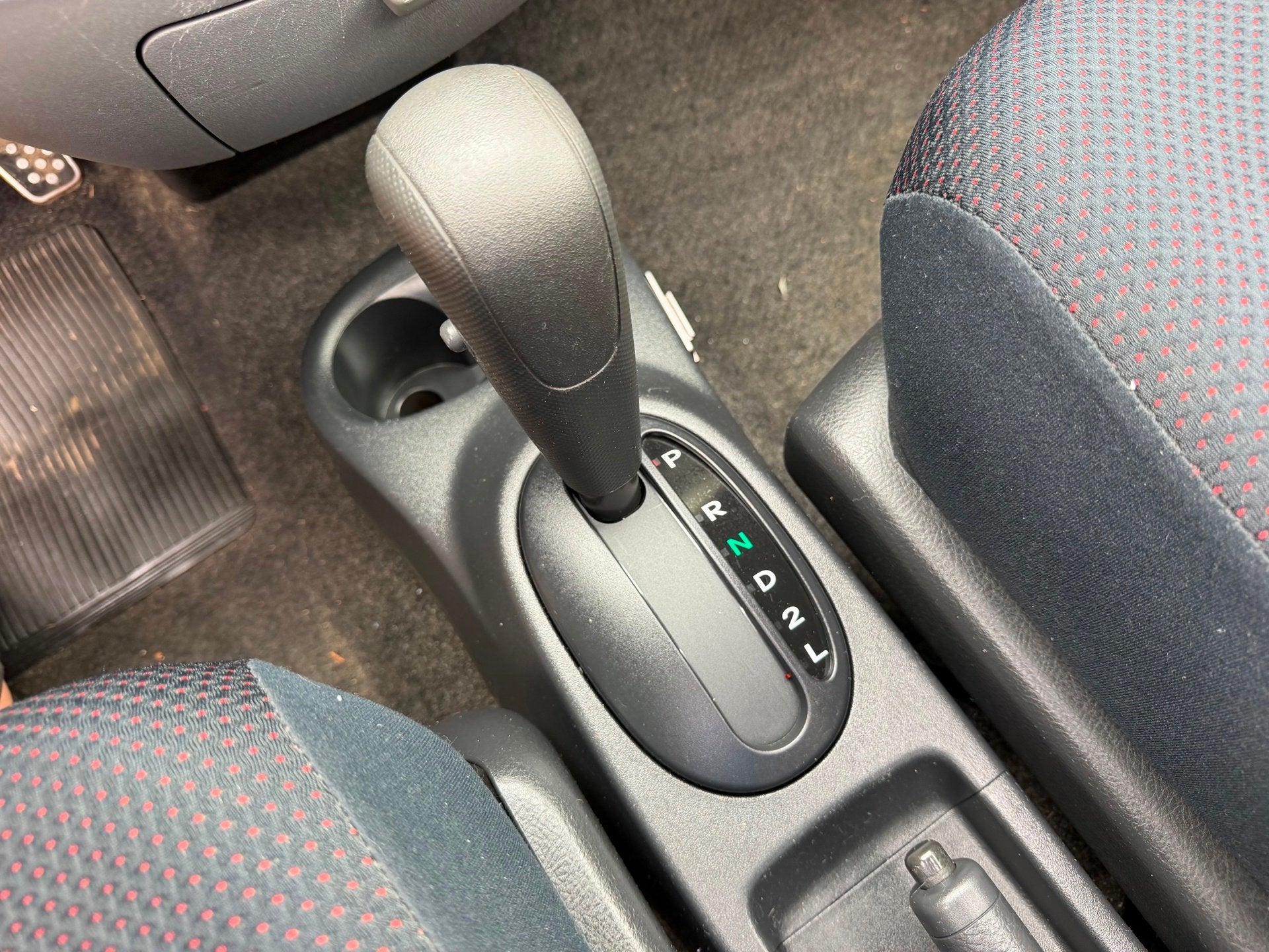 Daihatsu Sirion 2 1.3-16V Prestige/Automaat/Airco/Elek Raam/, Auto's, Daihatsu, Gebruikt, 31 €/maand, 4 cilinders, Bedrijf