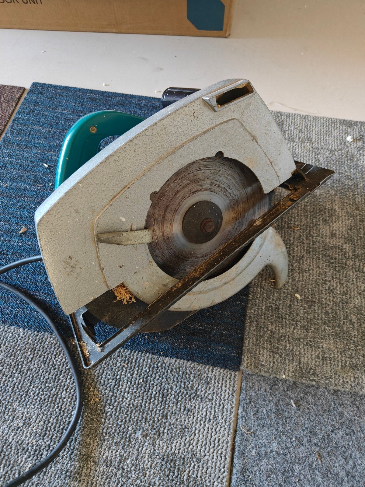 Krachtige Makita Cirkelzaag 235mm - Zaagdiepte 80mm, Ophalen