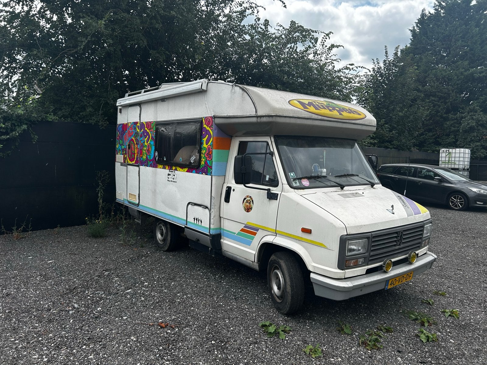 Peugeot 280L Camper - Klusproject met complete inboedel, Chemisch toilet, Alkoof, Particulier, Koelkast