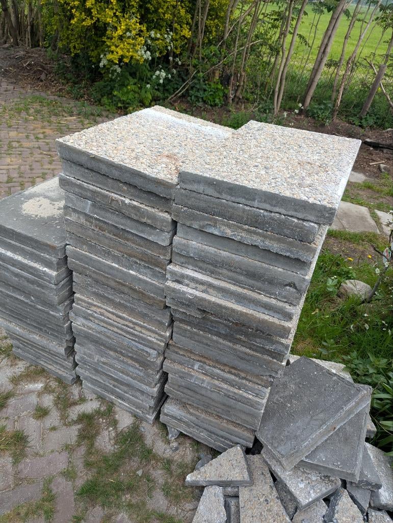 Ongeveer 60 gratis grindtegels - alles meenemen, Ophalen