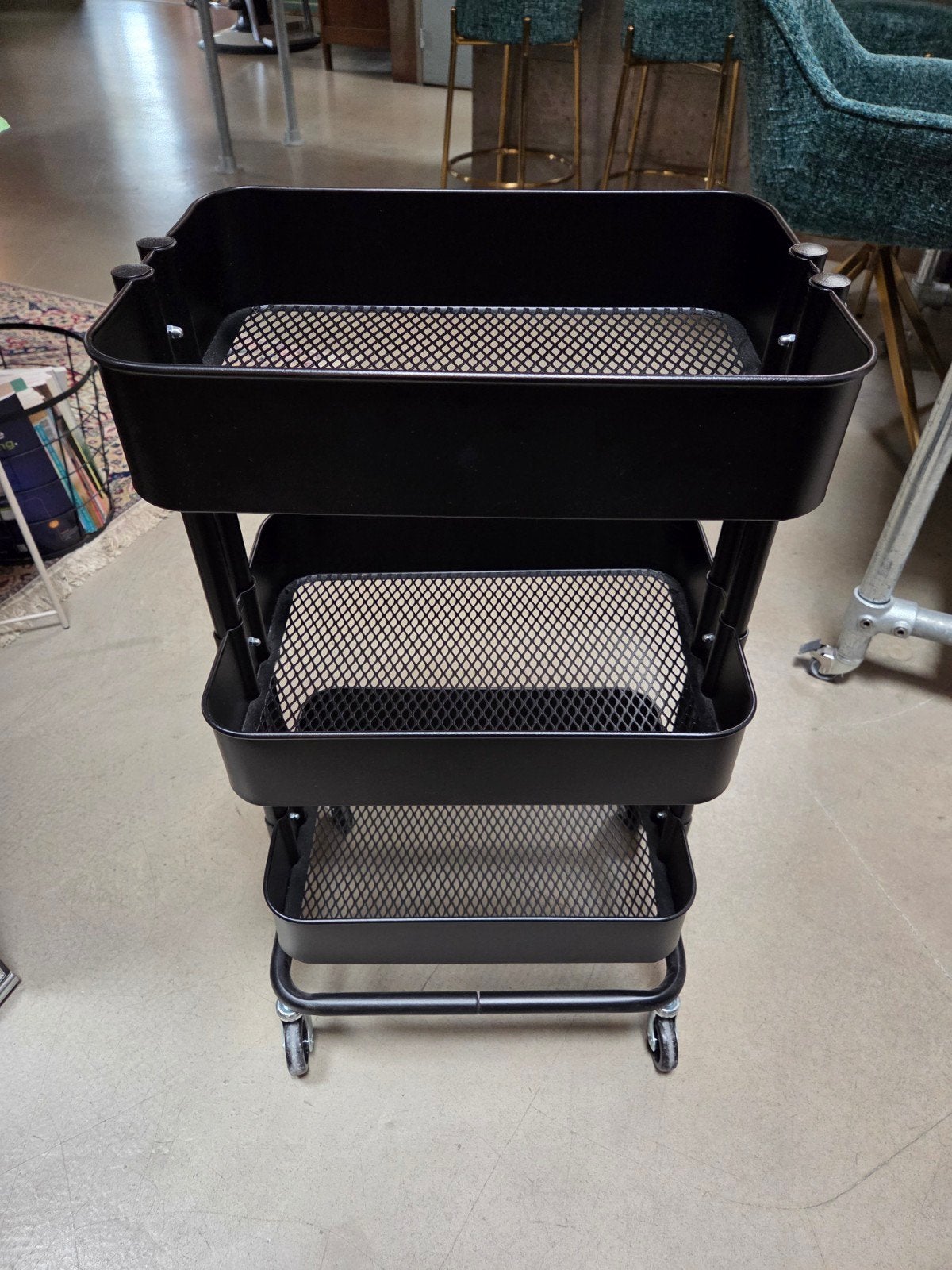 Zwarte metalen roltafel raskog met 3 etages ikea, Ophalen, Zo goed als nieuw