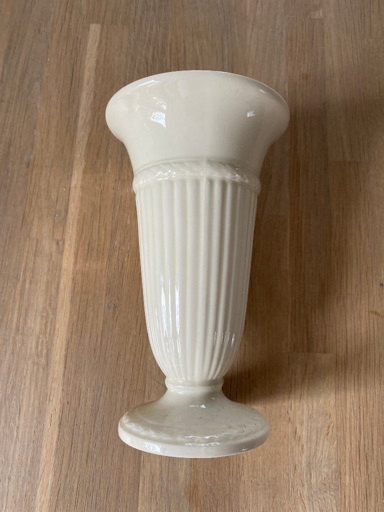 Wedgwood Edme Plain Vaas 17 cm hoog NIEUW, Overige kleuren, Aardewerk of Porselein, Nieuw, Ophalen of Verzenden