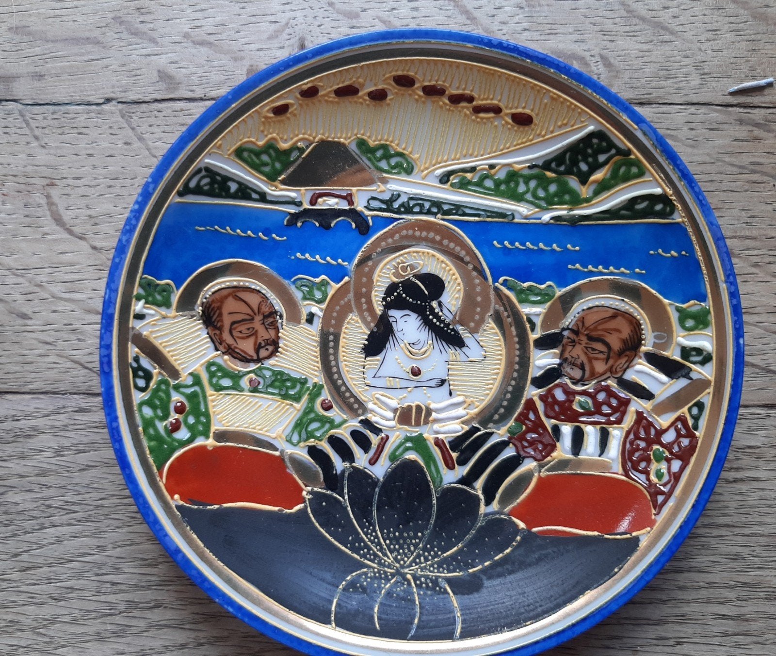 Set van 2 Japanse Satsuma borden met Boeddha-figuren, Ophalen of Verzenden