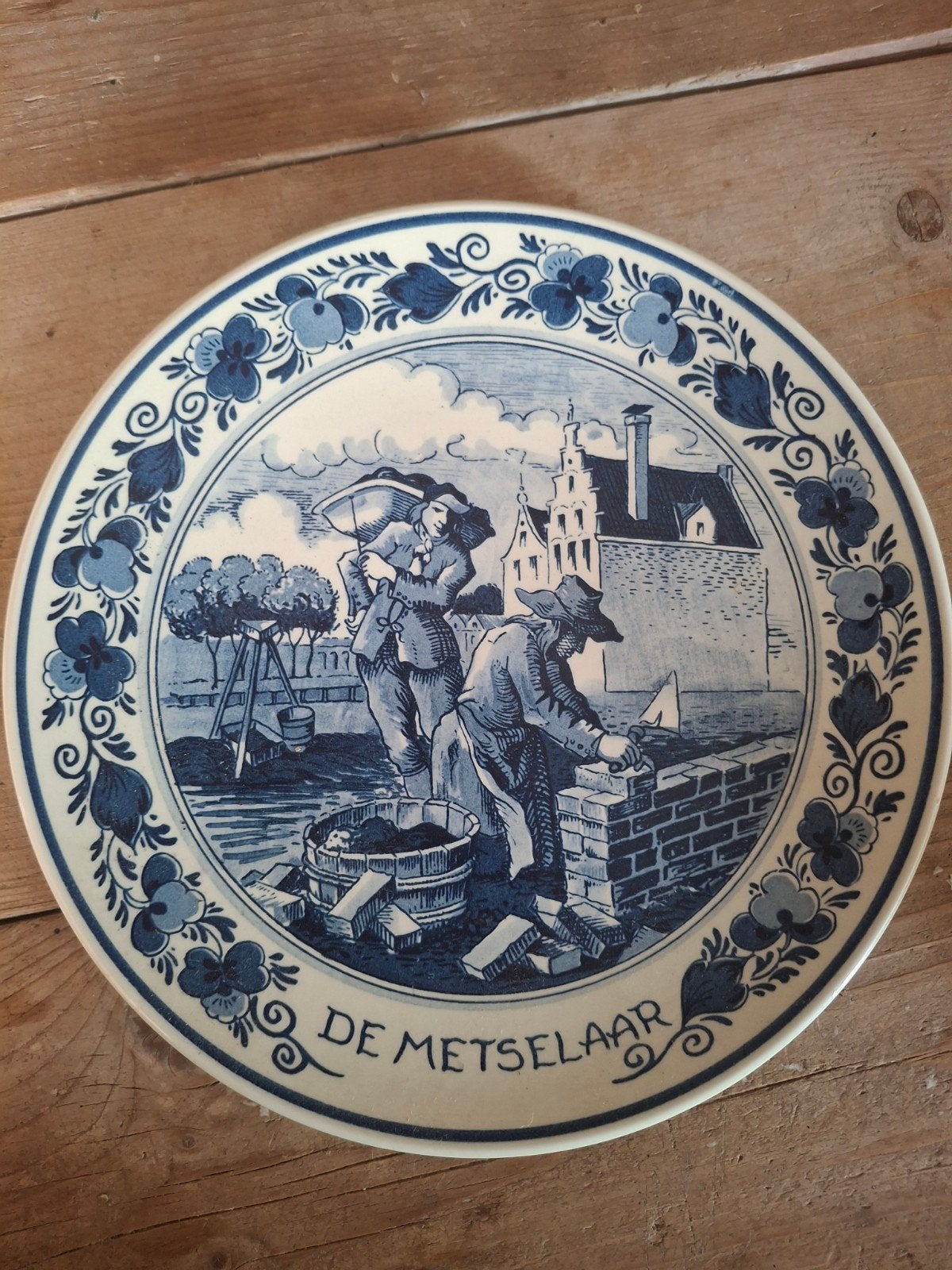 Royal Goedewaagen Blue Delft Wandbord 'De Metselaar', Antiek en Kunst, Antiek | Wandborden en Tegels, Ophalen of Verzenden