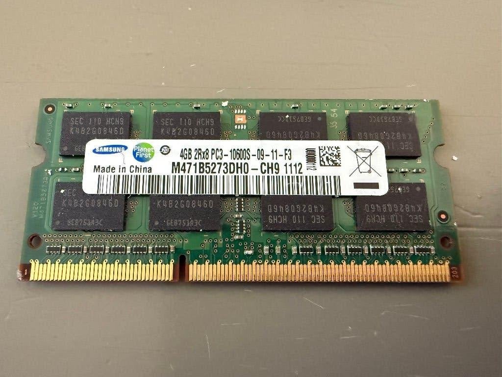 Samsung 4 GB DDR3 laptopgeheugen, PC3-10600S (2 stuks), Gebruikt, DDR3, Ophalen of Verzenden, Laptop
