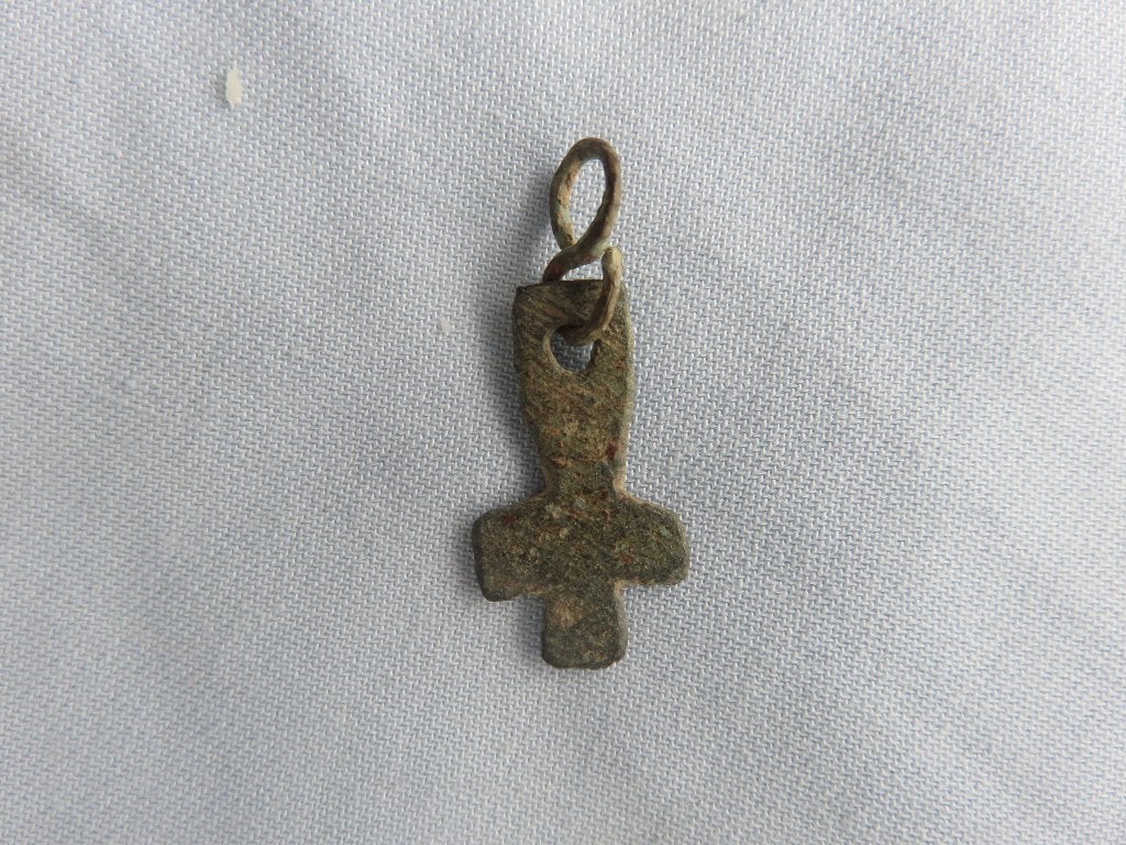 Middeleeuwen - kruisje - 10e - 14e eeuw - bodemvondst, Ophalen of Verzenden
