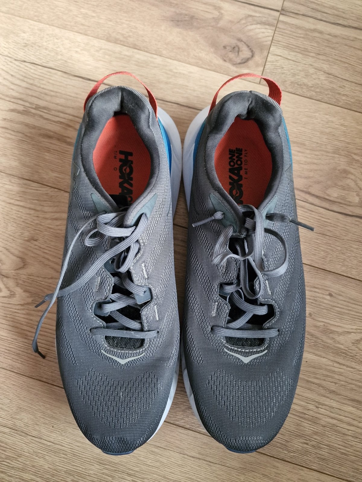 Hoka One One hardloopschoenen - Grijs/Blauw, Ophalen of Verzenden, Gedragen, Overige kleuren, Sneakers of Gympen