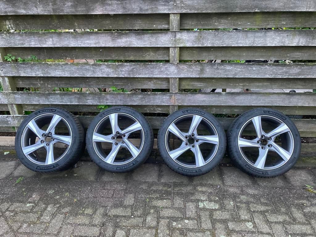 18 inch Orig. Volvo Ixion R-Design velgen + Michelin banden, Auto-onderdelen, Banden en Velgen, Ophalen, 18 inch, 245 mm, Banden en Velgen