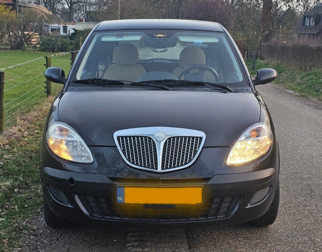 Lancia Ypsilon 1.4 16V AUT 2005 Zwart, Auto's, 970 kg, 40 €/maand, Beige, 400 kg