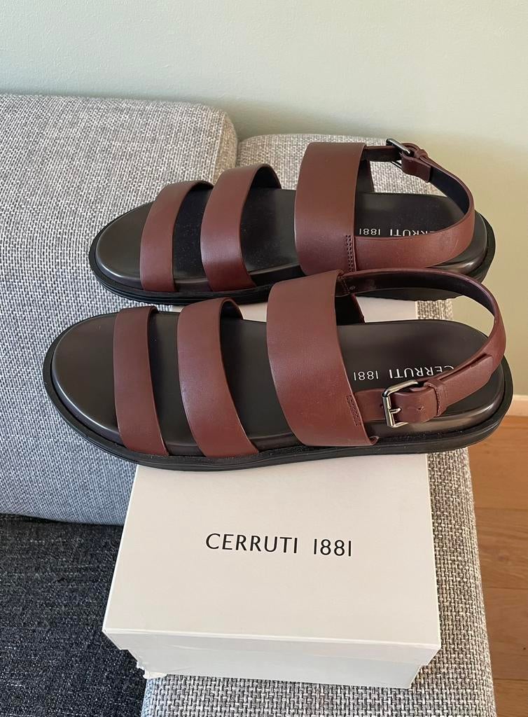 Cerruti, heren sandalen nieuw in doos. zie tekst voor maat., Ophalen of Verzenden, Zo goed als nieuw, Bruin, Sandalen
