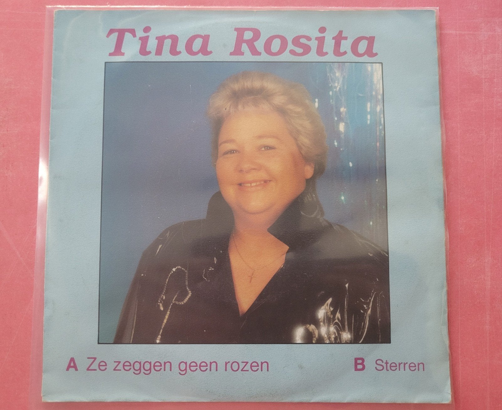 Tina Rosita - Ze zeggen rode rozen - Sterren., Ophalen, Zo goed als nieuw, Overige formaten, Levenslied of Smartlap