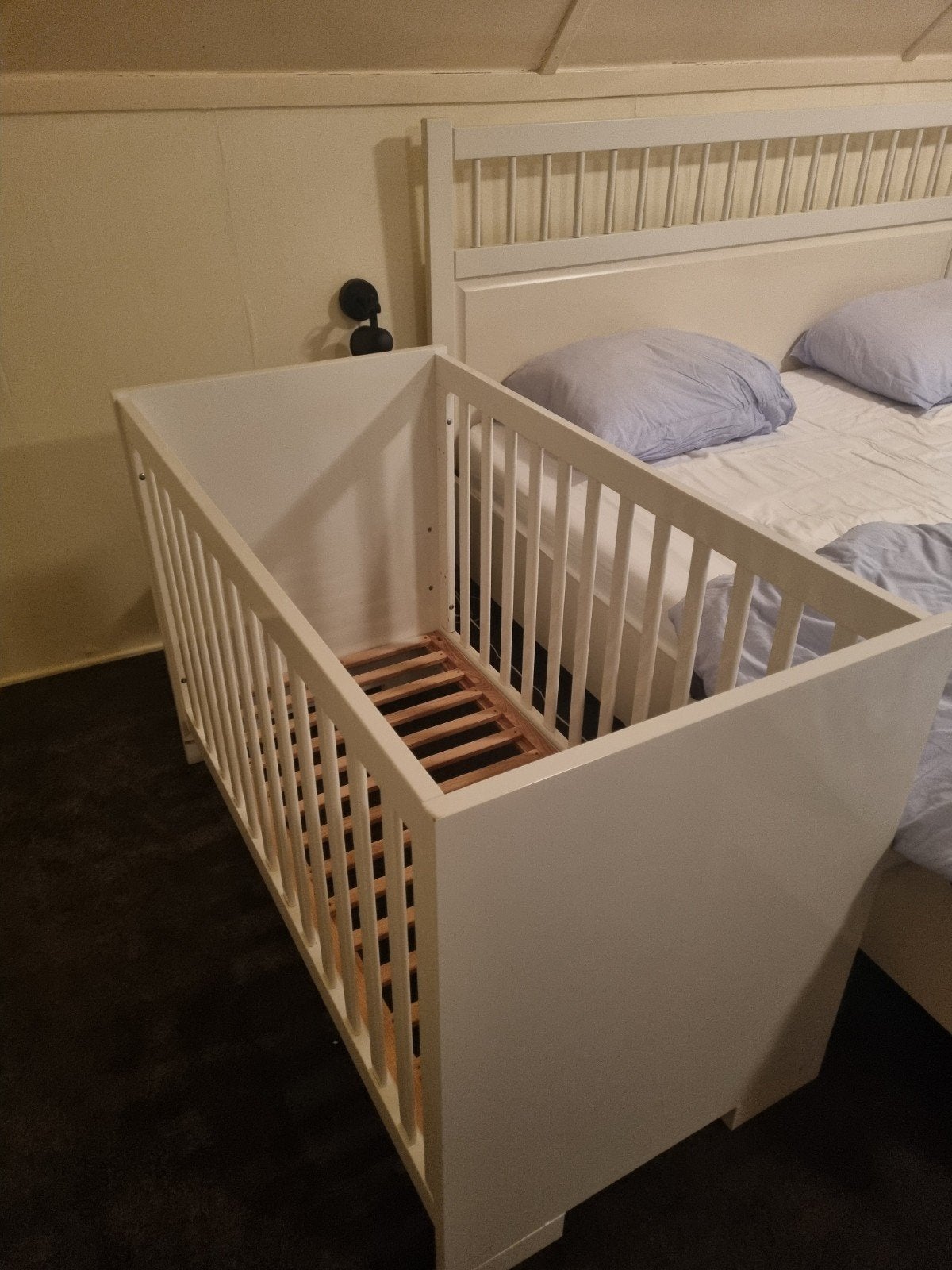 Kinderbed/Peuterbed wit, in goede staat, Ophalen, Zo goed als nieuw, Jongetje of Meisje