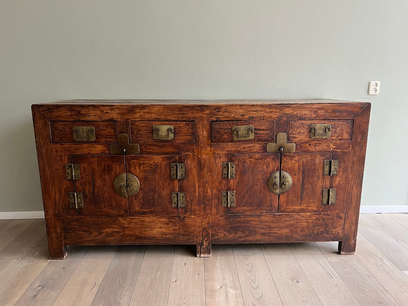 Antieke Chinese kast/dressoir met messing beslag, Ophalen