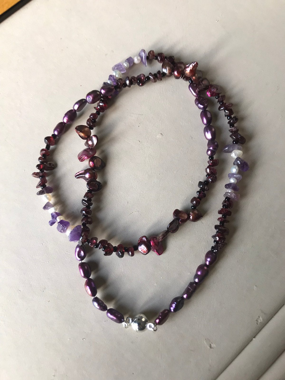Zoetwaterparel collier gecombineerd  met granaat/amethist, Ophalen of Verzenden, Nieuw, Rood, Overige materialen