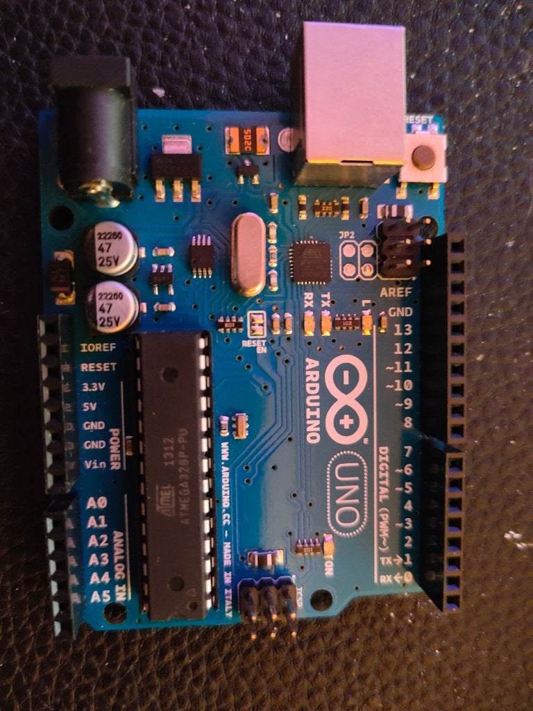 Arduino Uno R3 met USB-kabel, jumperwires en accessoires, Ophalen of Verzenden, Zo goed als nieuw